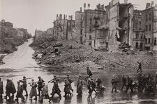 1200px-Kiev_Kreschatik_after_liberation_November_1943.jpg